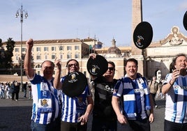 Aficionados de la Real, de buen humor antes del partido.