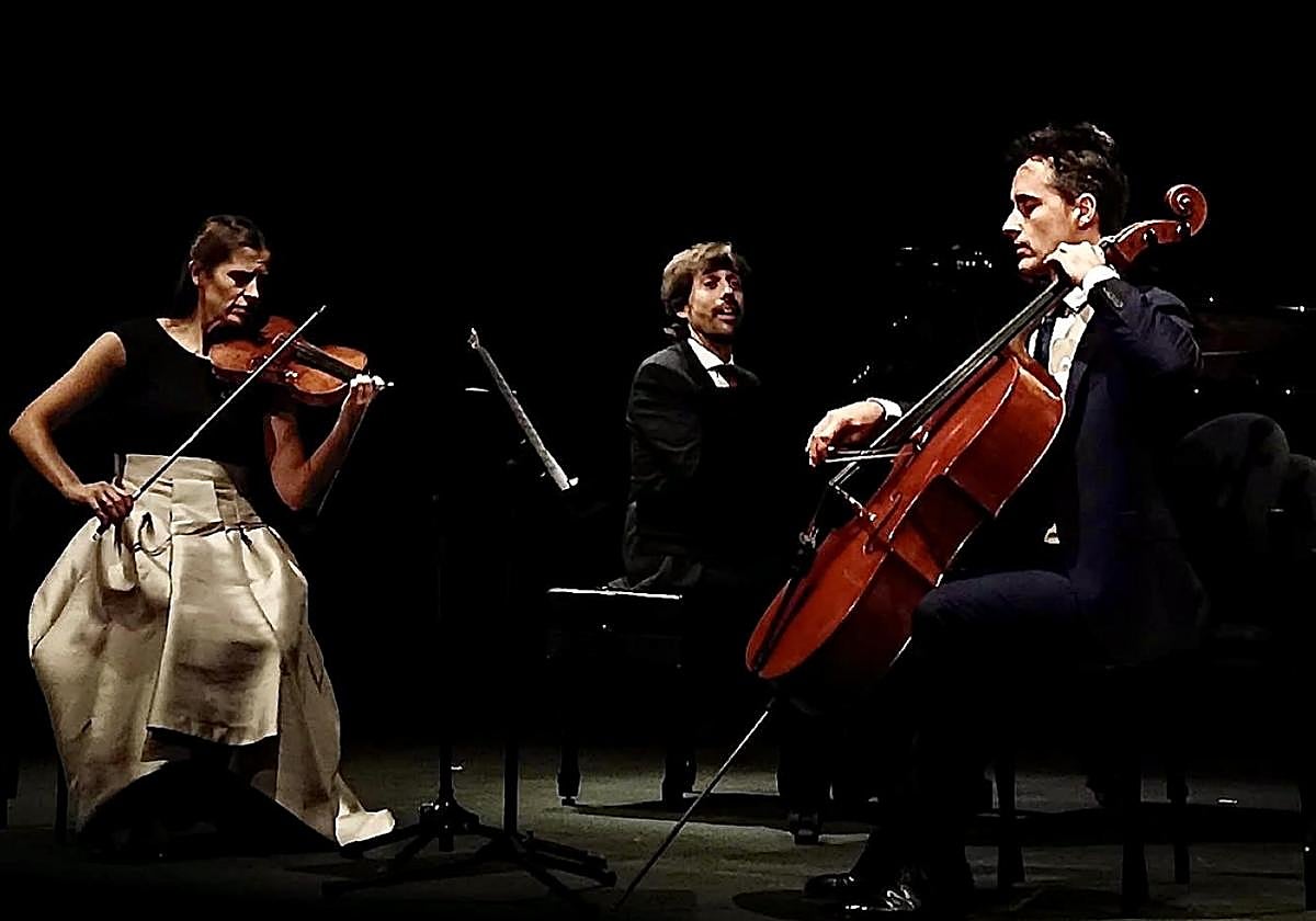 Sheila Gómez, Iván Martín y Mikel Zunzundegui, que han ofrecido sus 'Diálogos de libertad' en varios lugares de España y de Colombia con muy buena acogida, estarán este domingo en Irun.