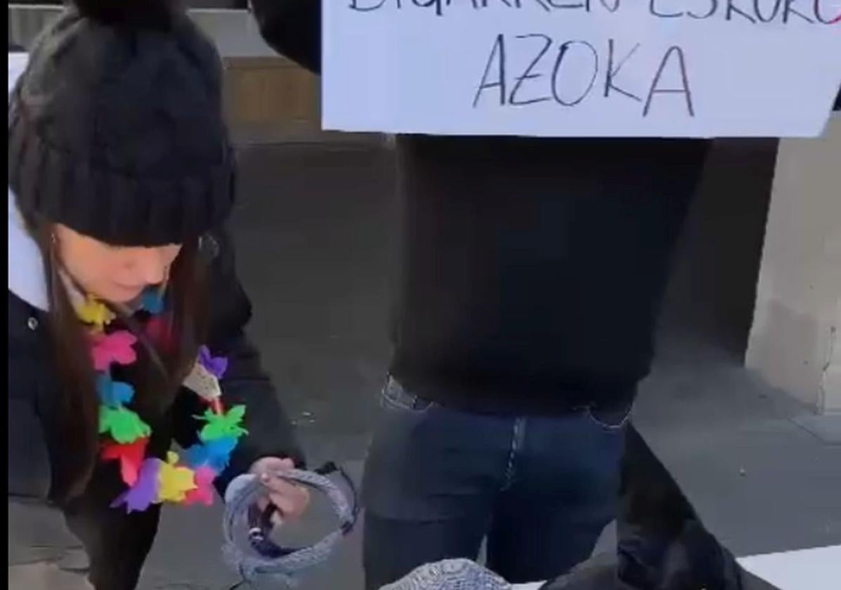 Mercadillo de disfraces y complementos para preparar la vestimenta carnavalera