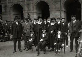 1922: Integrantes Comparsa Iñudes y Artzaias.