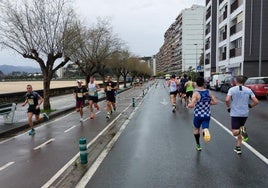 El punto más lejano de la salida y meta de la 'Media maratón del Bidasoa' está en el puerto refugio de Hondarribia.