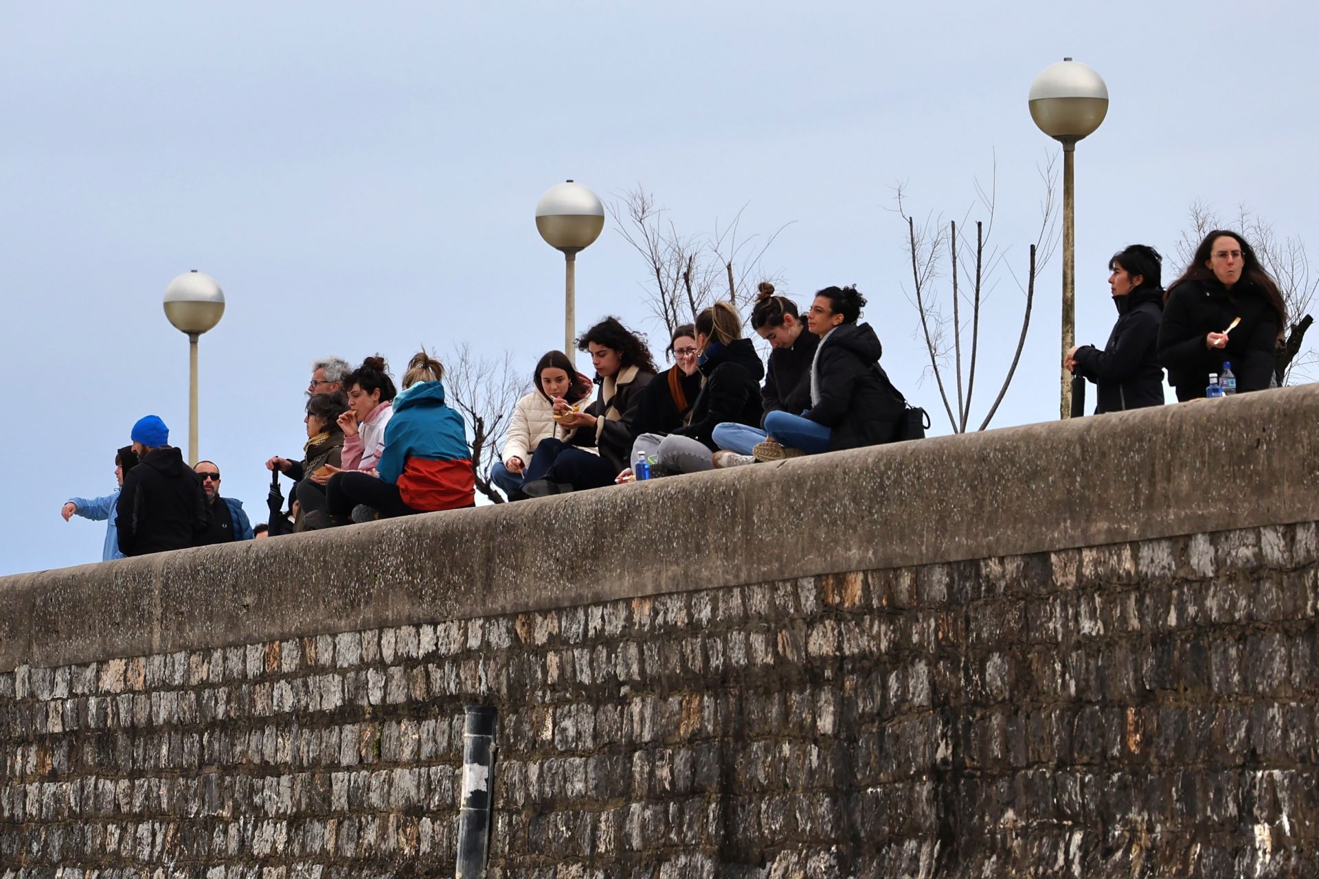 Viento y cielos nubosos para despedir la semana en San Sebastián