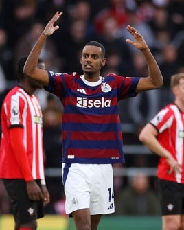 Isak celebra su último gol, este fin de semana en Southampton.