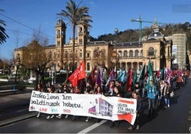 Miles de docentes se manifestaron la semana pasada en Donostia.