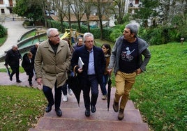 Daniel Solana, José Ignacio Asensio e Iñaki Alberdi, en el renovado parque.