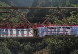 Trabajadores del parque de aventura apoyando el proyecto.