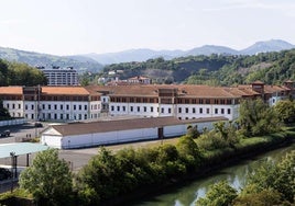 Vista general de los cuarteles de Loiola, que San Sebastián comprará a Defensa para construir entre 1.500 y 1.700 viviendas.