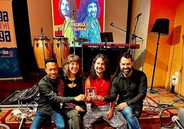 Fabián Reyes (percusiones), Ione Zozaya (voz), Agus Garmendia (voz y guitarras) y Yosmel Lazo (teclados) con su nuevo disco.