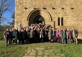 Foto de familia de los más de 130 componentes y simpatizantes de la 'Alianza' en su llegada a la Antigua.