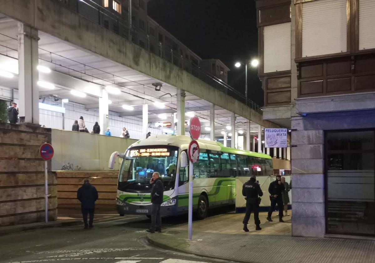 El autobús implicado en el atropello mortal.