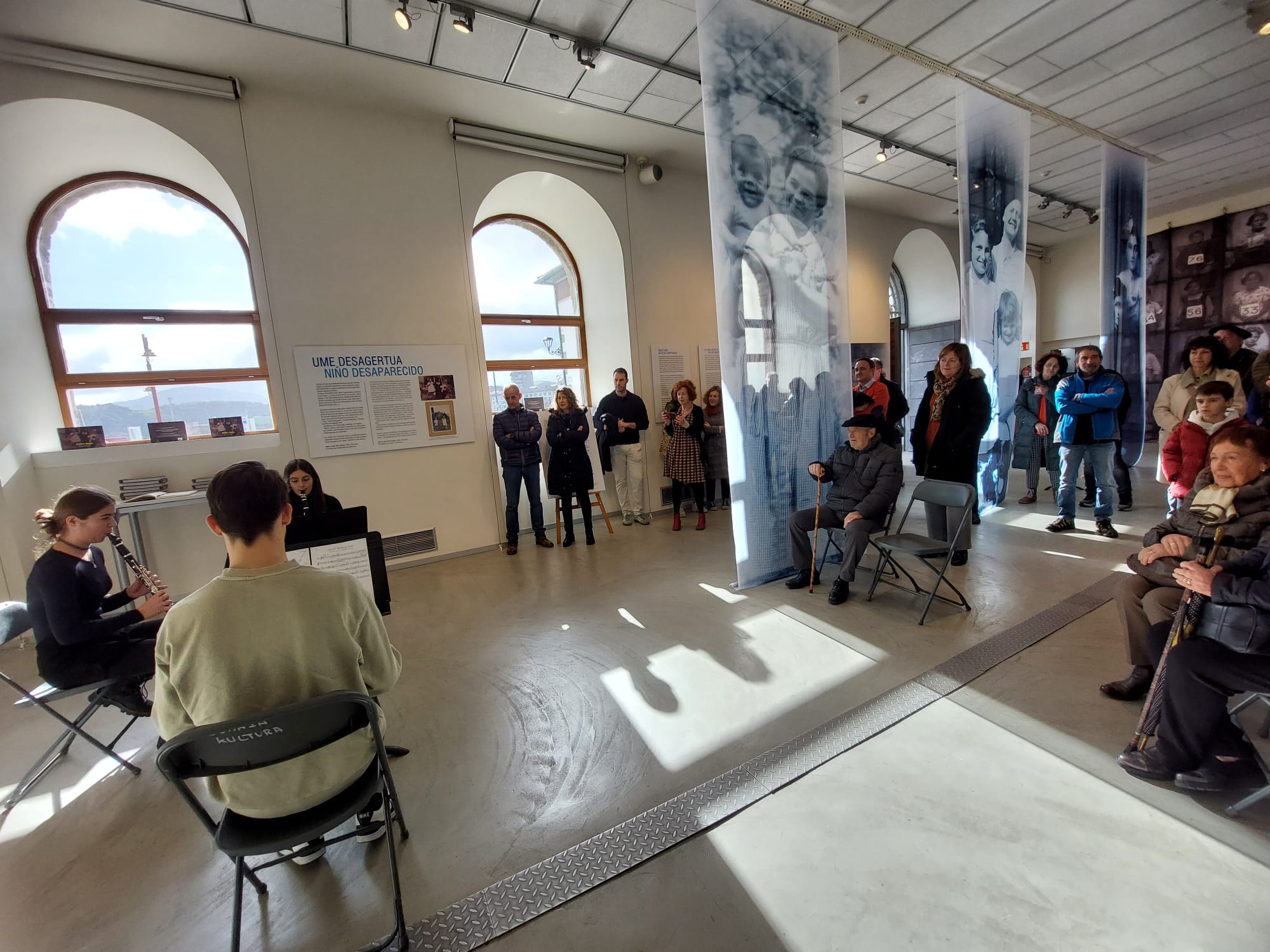 Las imágenes de la exposición &#039;El ojo de la aguja- 1936 Niños y niñas de la guerra&#039; en Zumaia