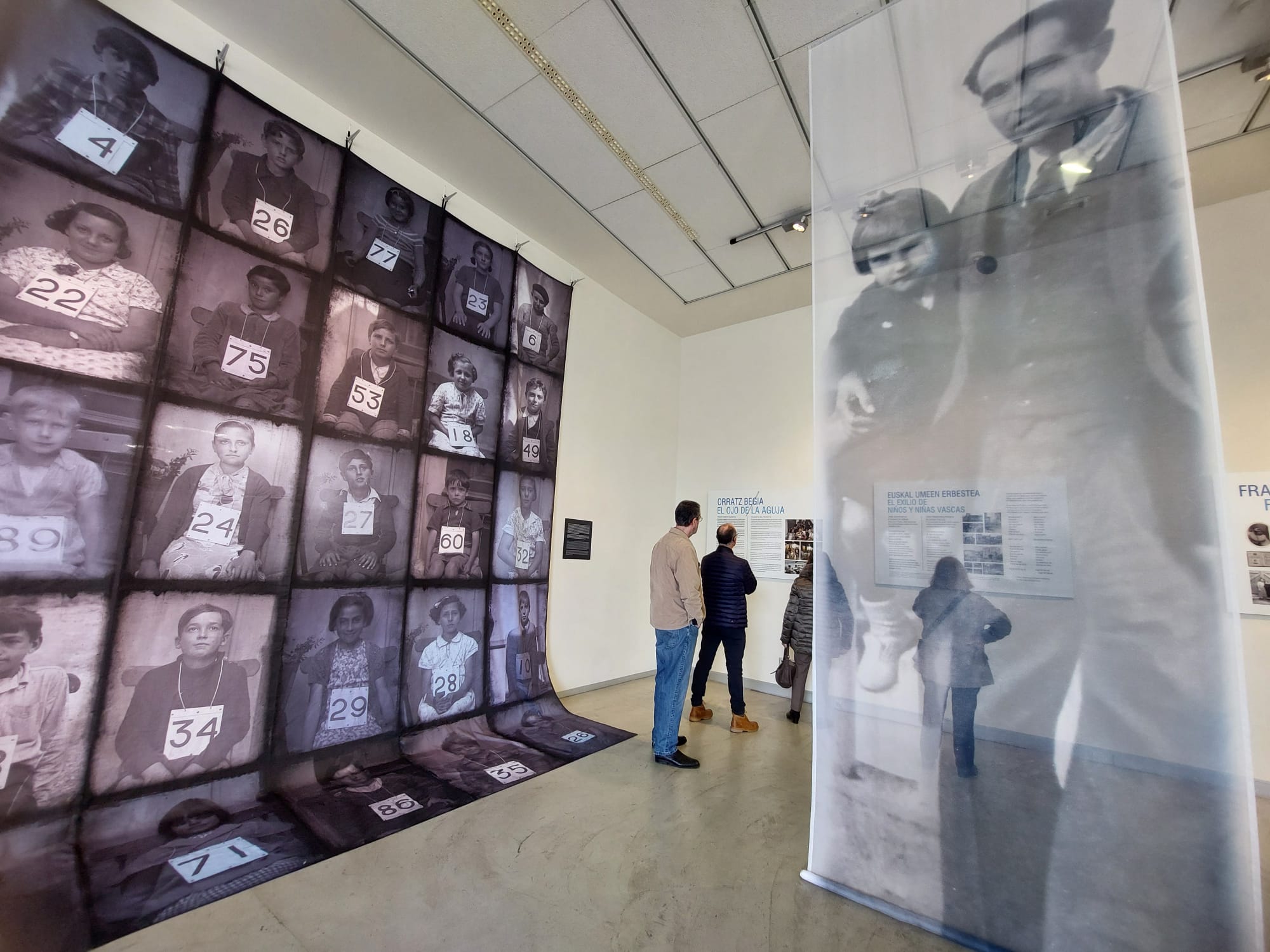 Las imágenes de la exposición &#039;El ojo de la aguja- 1936 Niños y niñas de la guerra&#039; en Zumaia