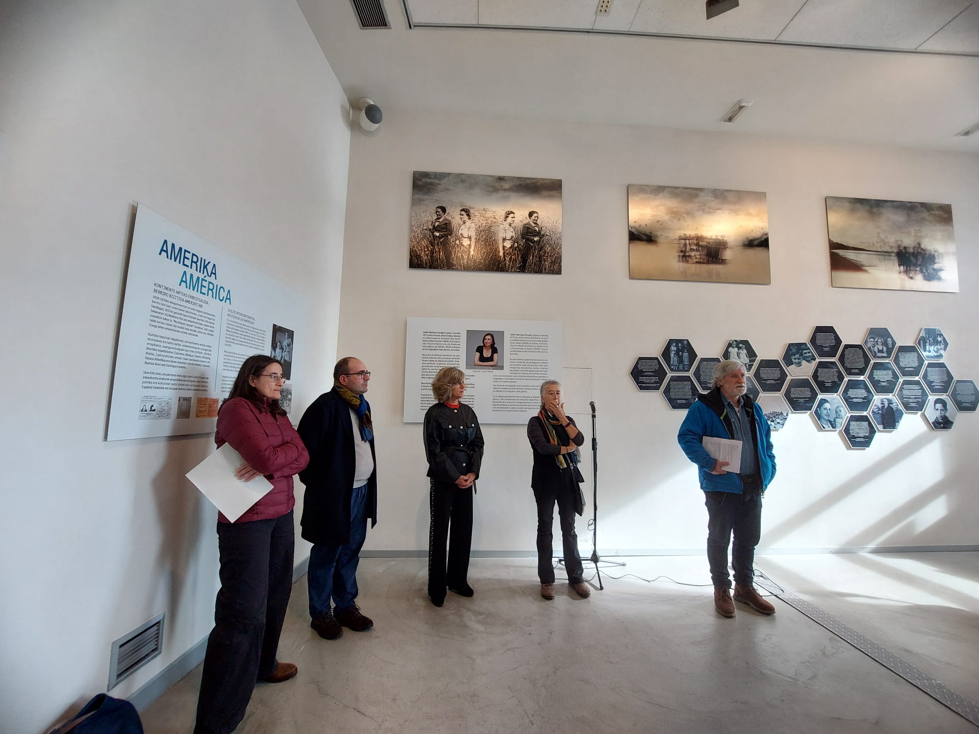 Las imágenes de la exposición &#039;El ojo de la aguja- 1936 Niños y niñas de la guerra&#039; en Zumaia