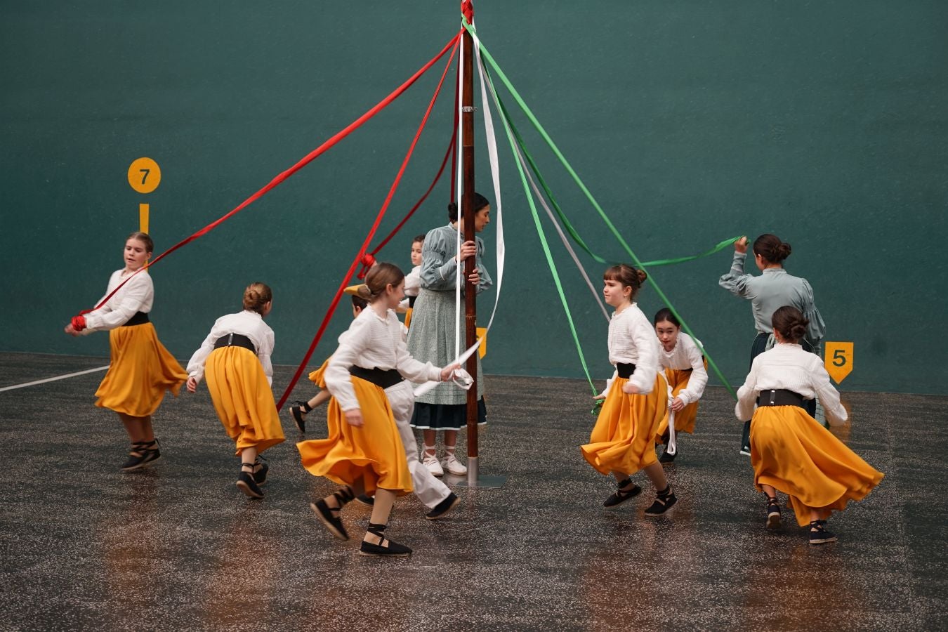 Idiazabal disfruta de sus fiestas con tradición y música