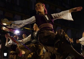 Las 'caldereras' de Kresala interpretando 'Gopak'.