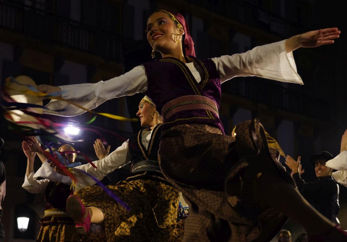 La danza 'Gopak' creada por Kresala para los Caldereros cumple 40 años