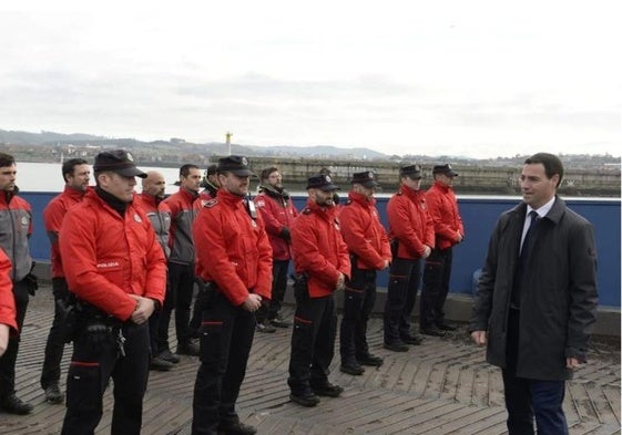 Pradales, durante su visita al puerto de Santurtzi.