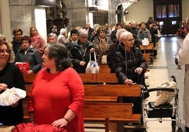 Numerosos elgoibartarras cumplen con la vieja tradición de bendecir las tortas de San Blas