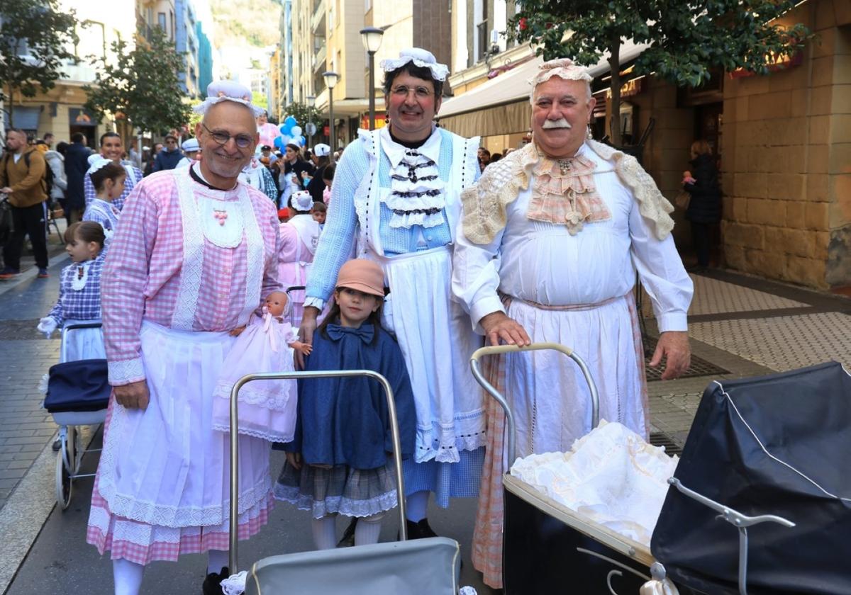 Caminito de la plaza Cataluña, Xabi, Peio y Juan Carlos (más Izaro), chirenes iñudes de Gros.