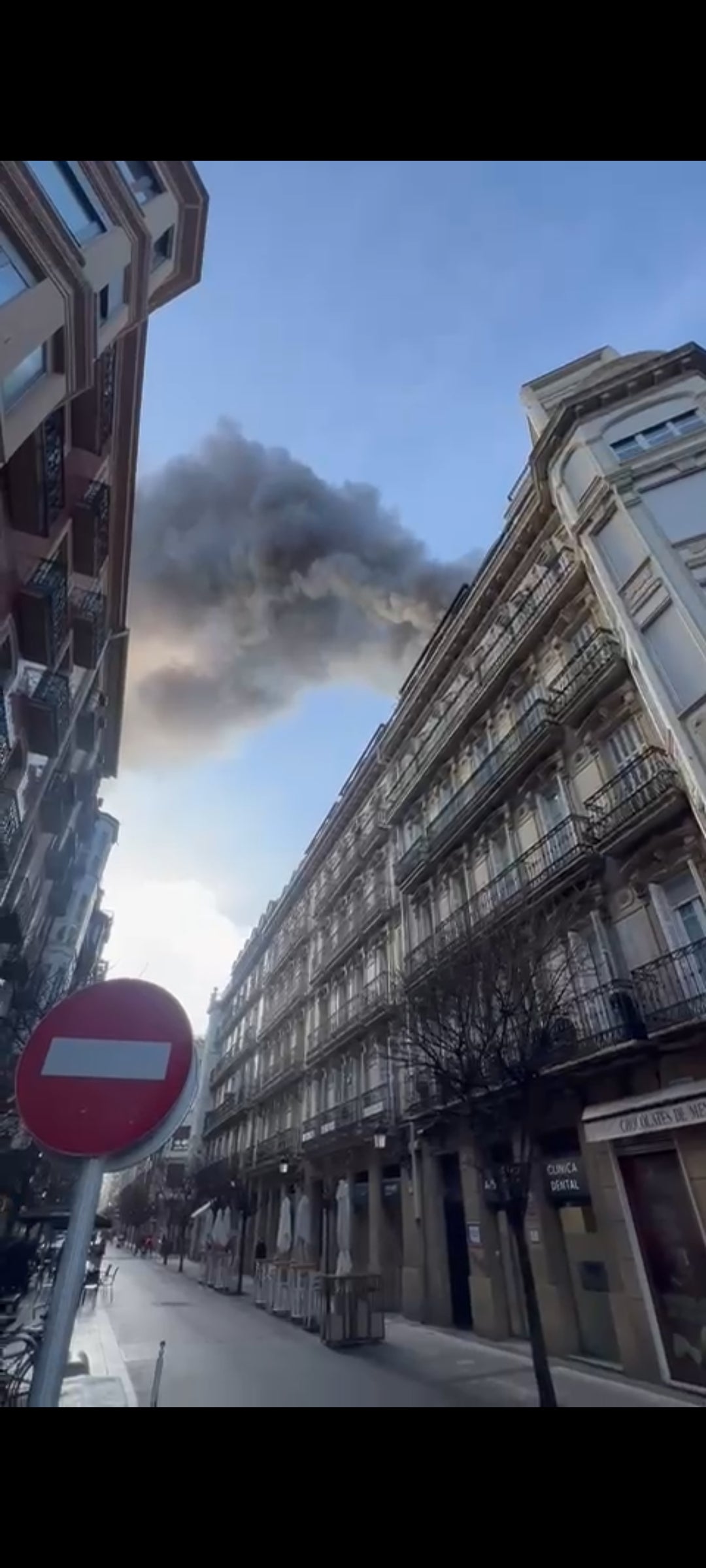 El incendio, visible desde otros barrios de Donostia