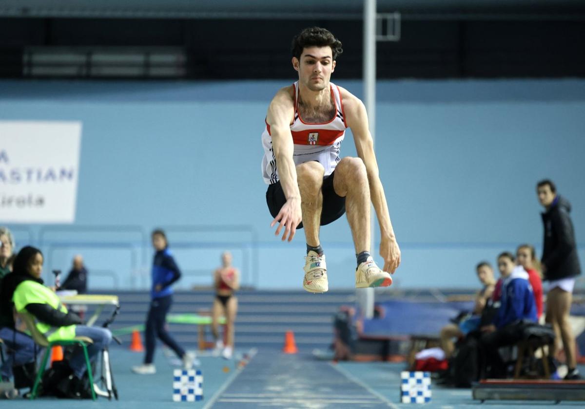 Un atleta en la reciente Copa de Euskadi en el velódromo.