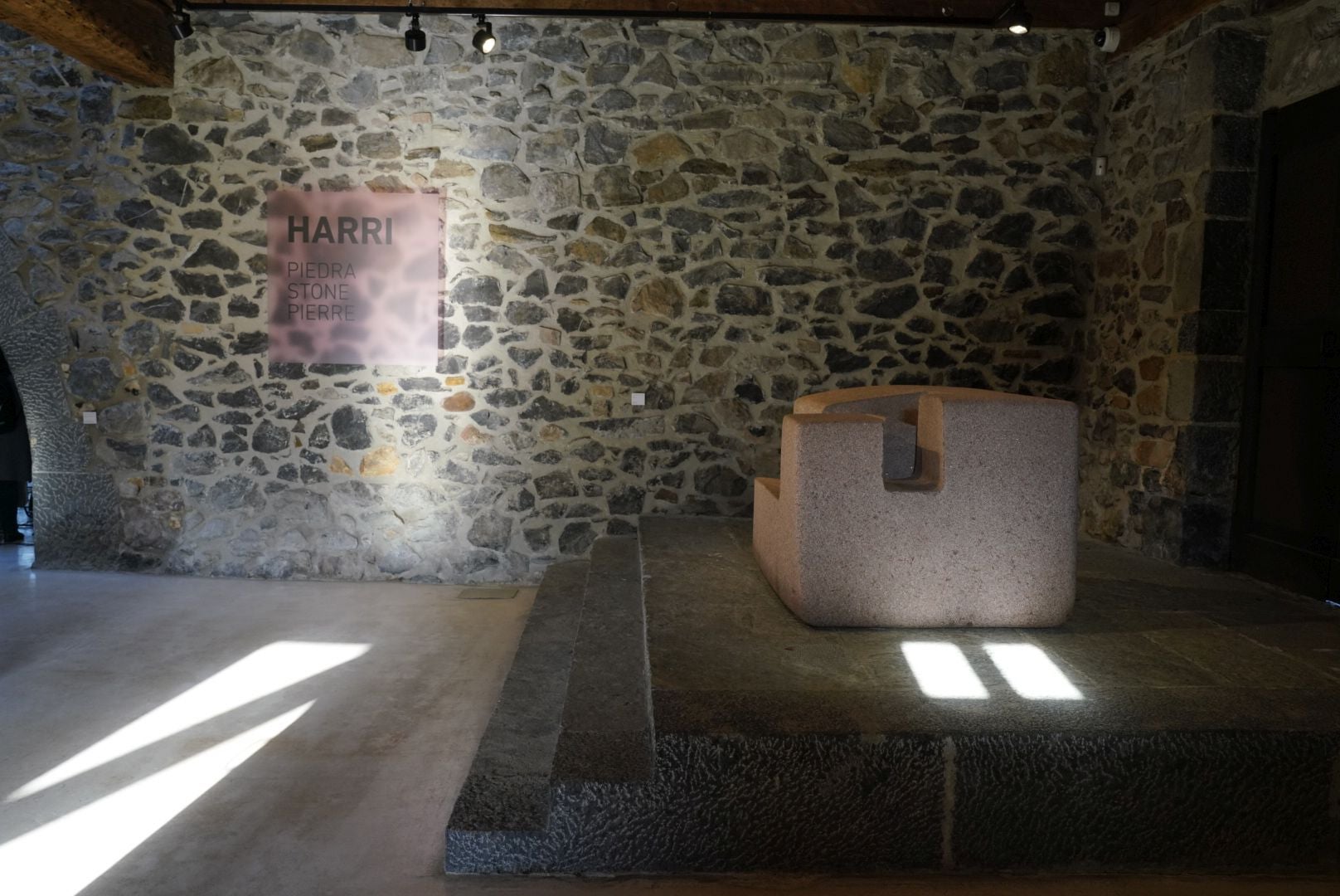 Exposición &#039;Harri, Lurra, Huts&#039; en Chillida Leku