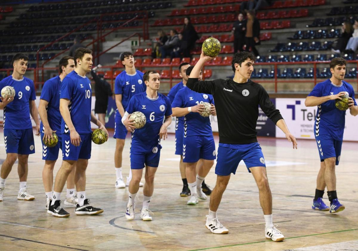 La plantilla del Mek Eibar Eskubaloia durante uno de los entrenamientos de esta temporada.