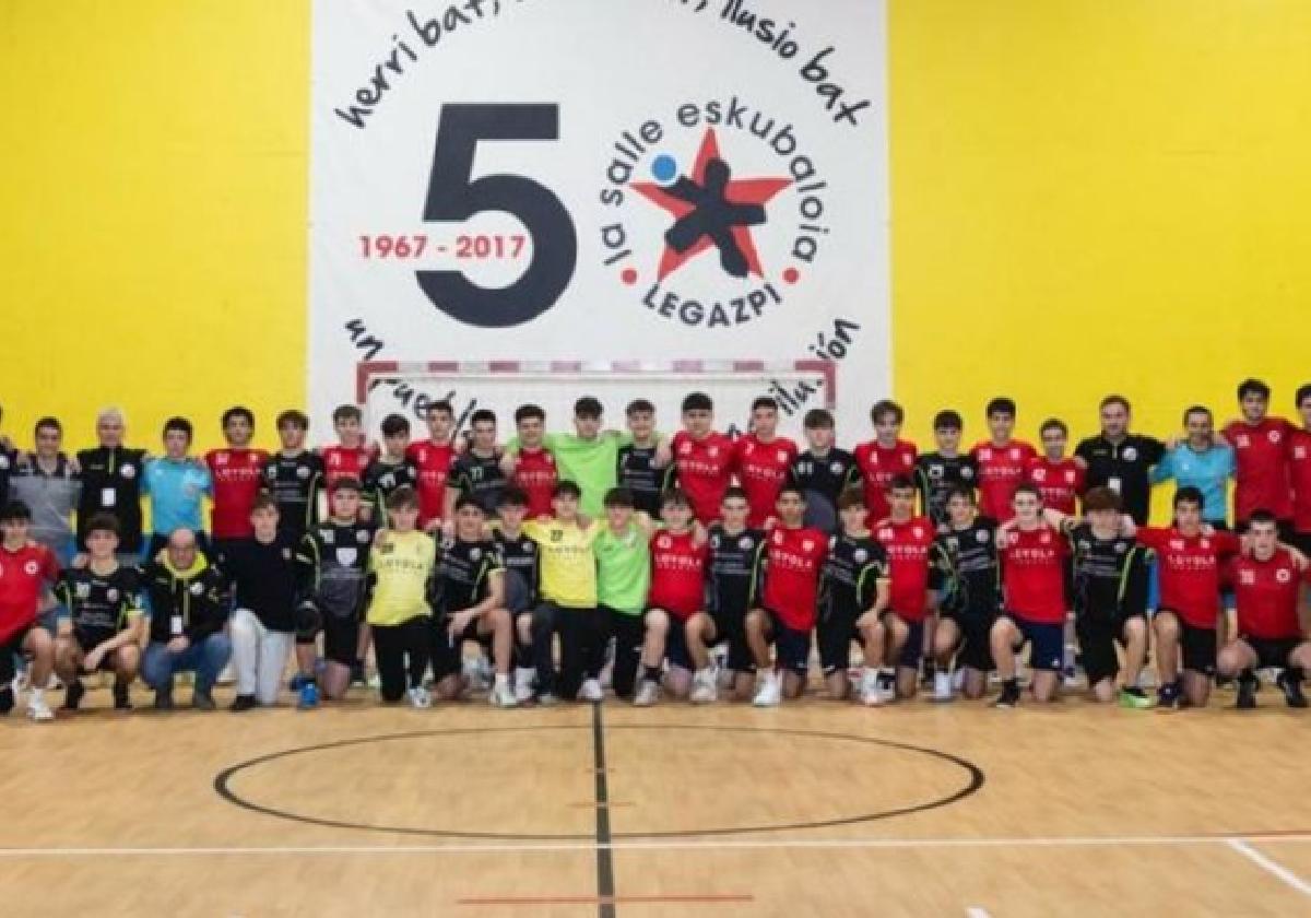 La cancha legazpiarra reunió a cuatro importantes espadas del balonmano juvenil, Saieko de Donostia, Eibar, Indautxu de Bilbao y Karibe Zaharra.