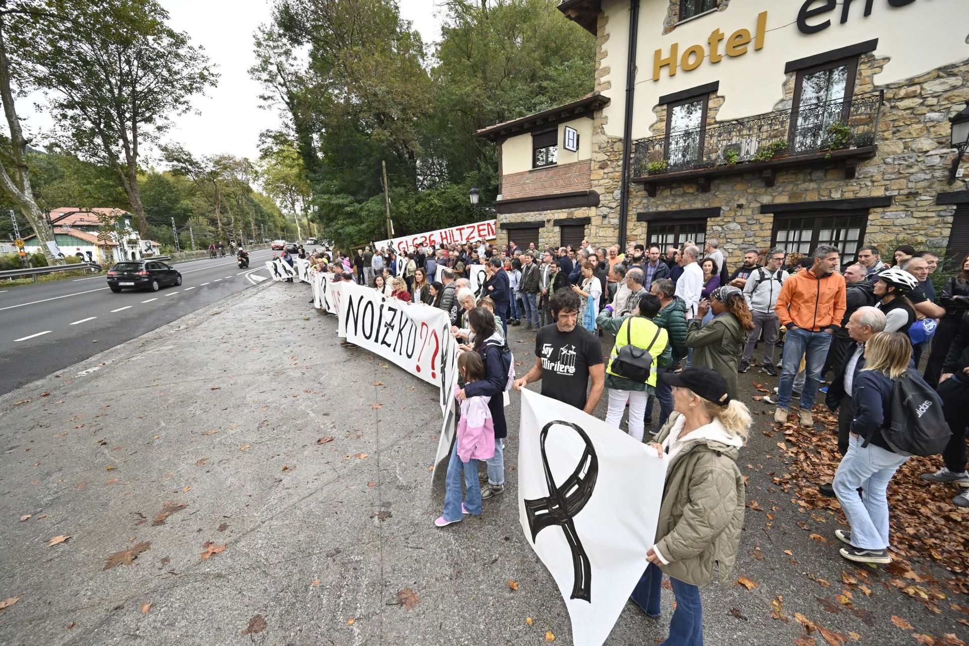 Concentración de protesta para reclamar mejoras en la carretera GI-636 en Gaintxurizketa el pasado octubre.