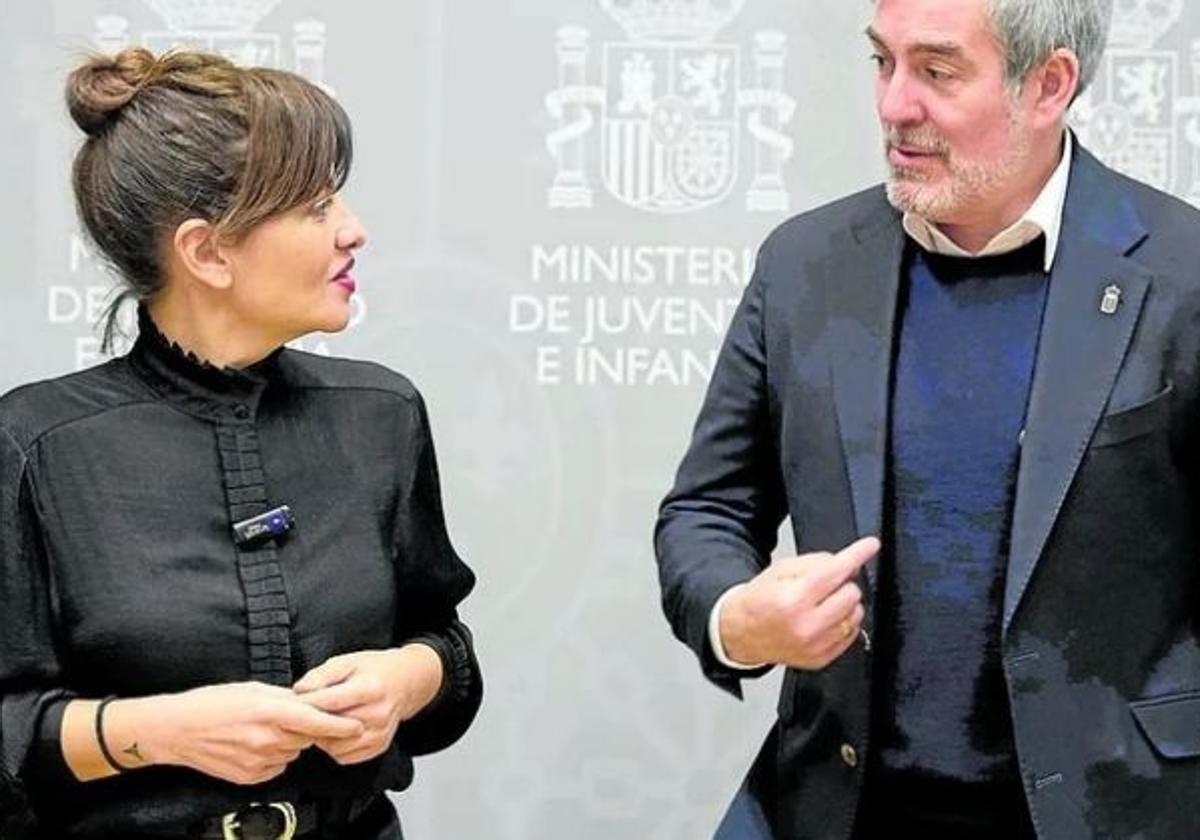 La ministra Sira Rego y el presidente canario, Fernando Clavijo, tras la reunión