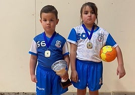 Representantes de los jugadores, con la camiseta de la selección de Gipuzkoa.