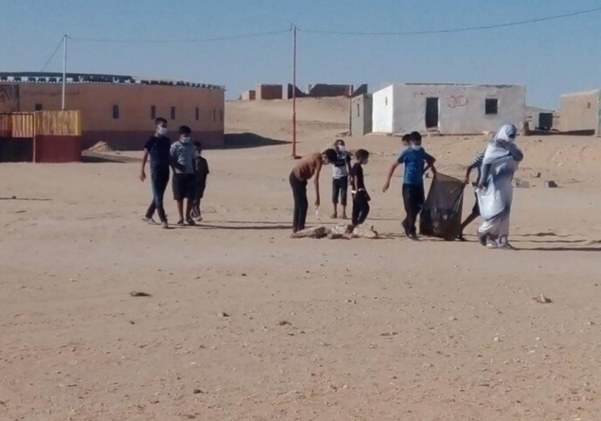 Las condiciones de vida en el desierto para estos niños son muy duras.