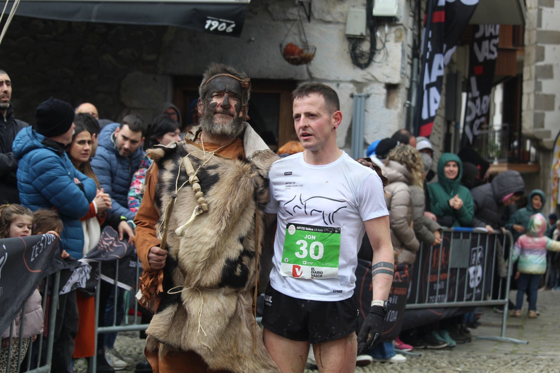 Iraitz Legorburu eta Eneritz Aramendi nagusi Kobaz Koba Trail lasterketan