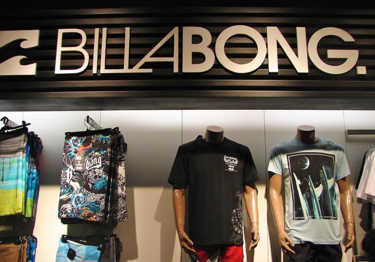 Expositor de una tienda Billabong.