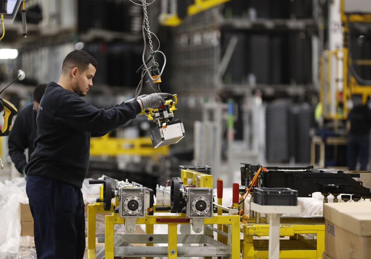 Un trabajador en una fábrica.