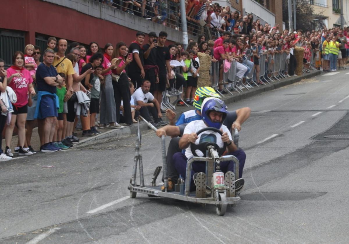 Bajada de 'goitiberas' durante las fiestas patronales de 2024.