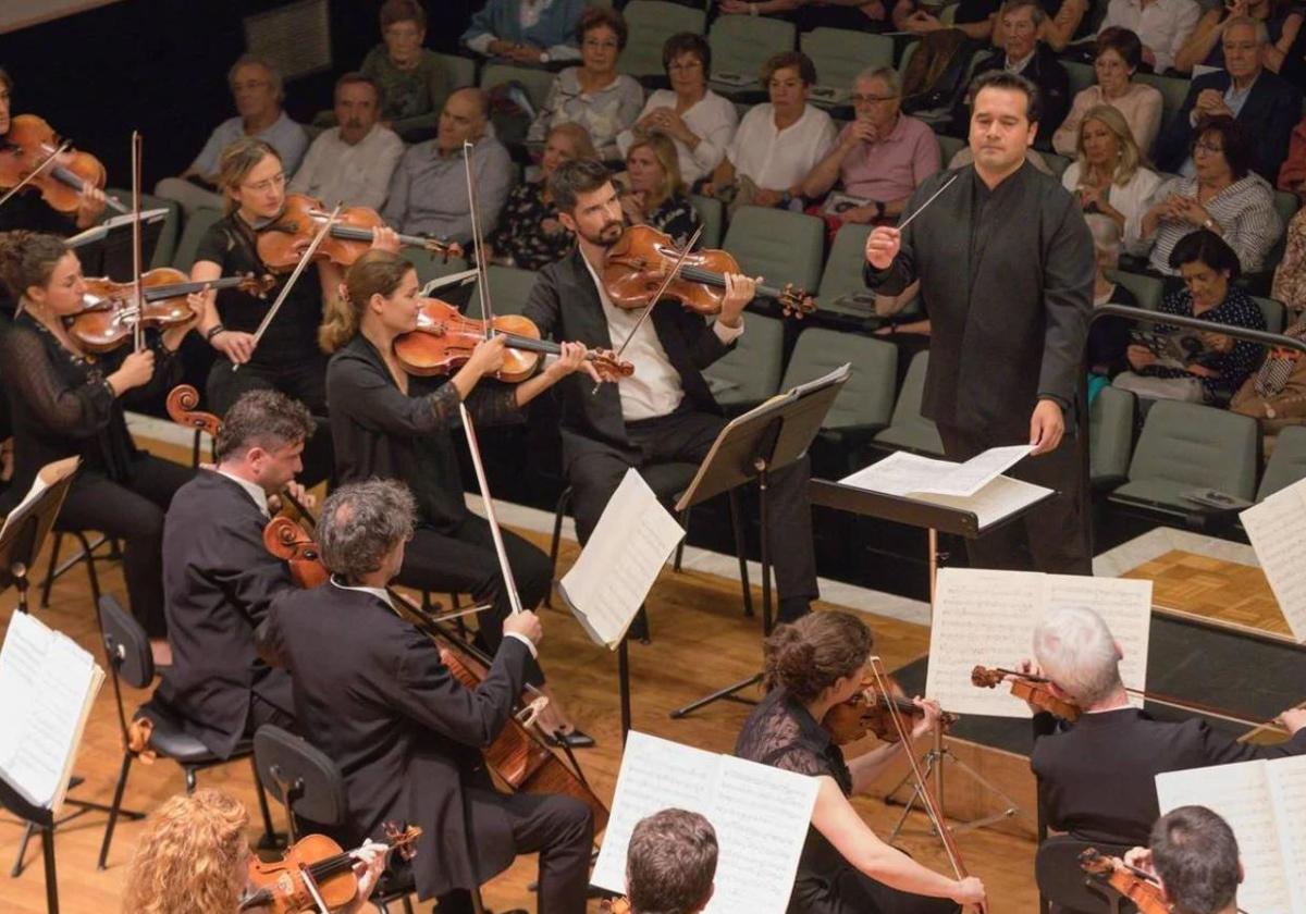 La EO dirigida por Robert Treviño en el Conservatorio Jesús Guridi.