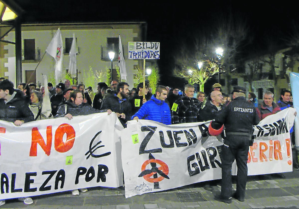 Manifestación contra el parque eólico en Oion el pasado jueves.