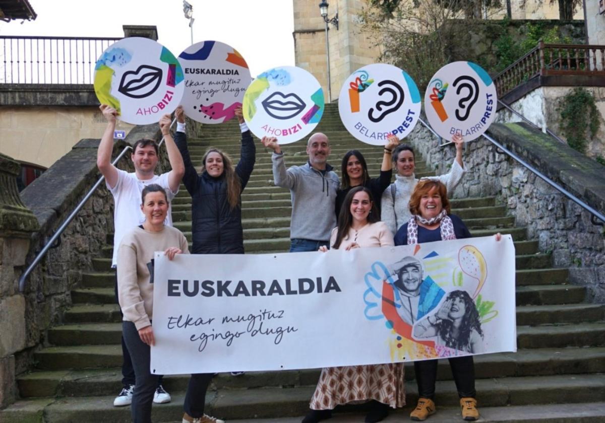 Algunos de los integrantes de la comisión de Euskaraldia durante la rueda de prensa celebrada esta misma semana en Lezo.