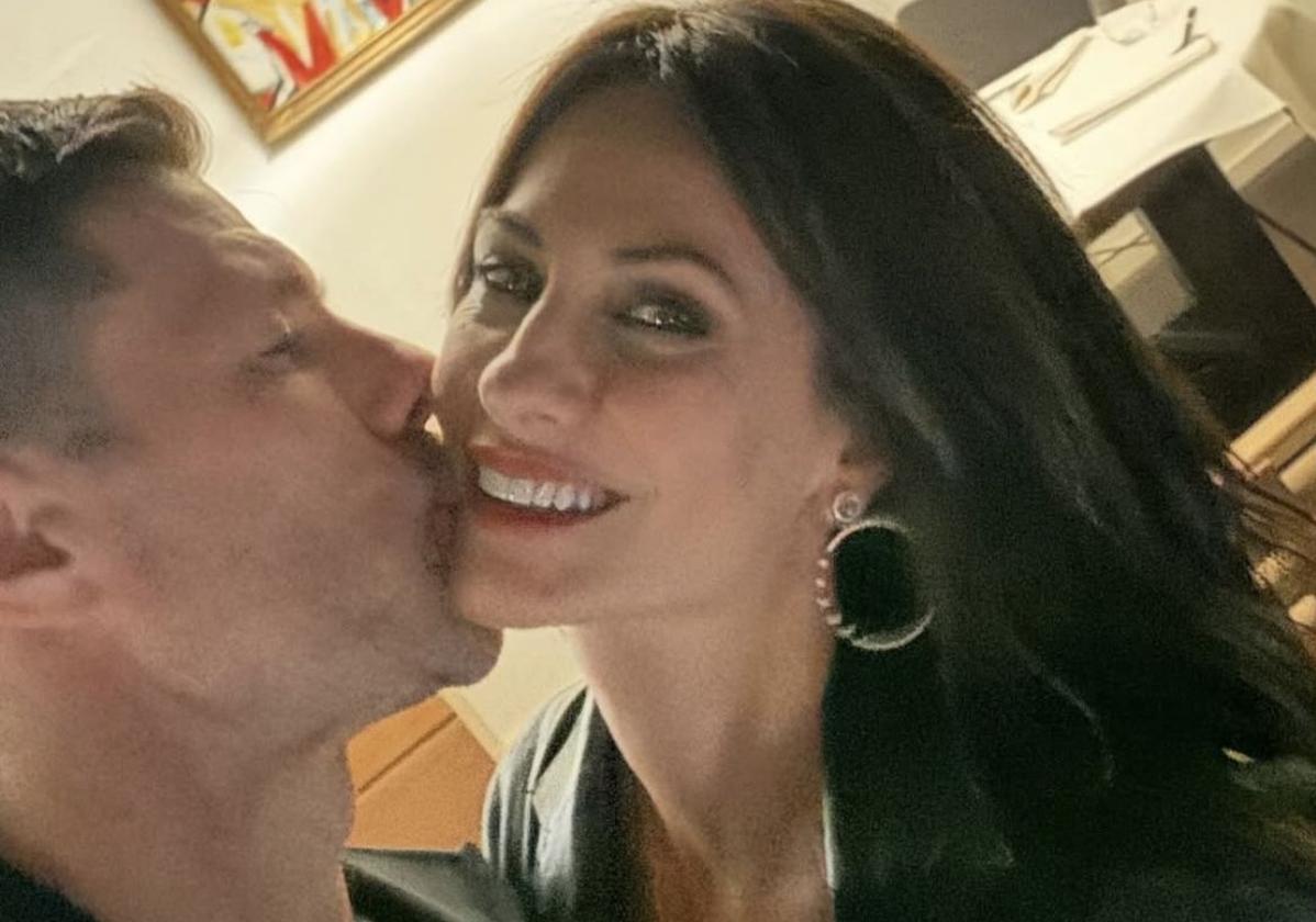 La bonita postal que Xabi Alonso ha subido junto a Nagore Aranburu a su perfil.