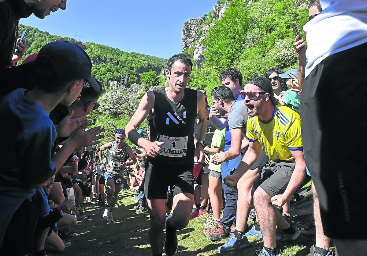 Kilian Jornet agranda su leyenda en Zegama