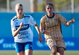 Carmen Álvarez abrió de penalti su cuenta anotadora.