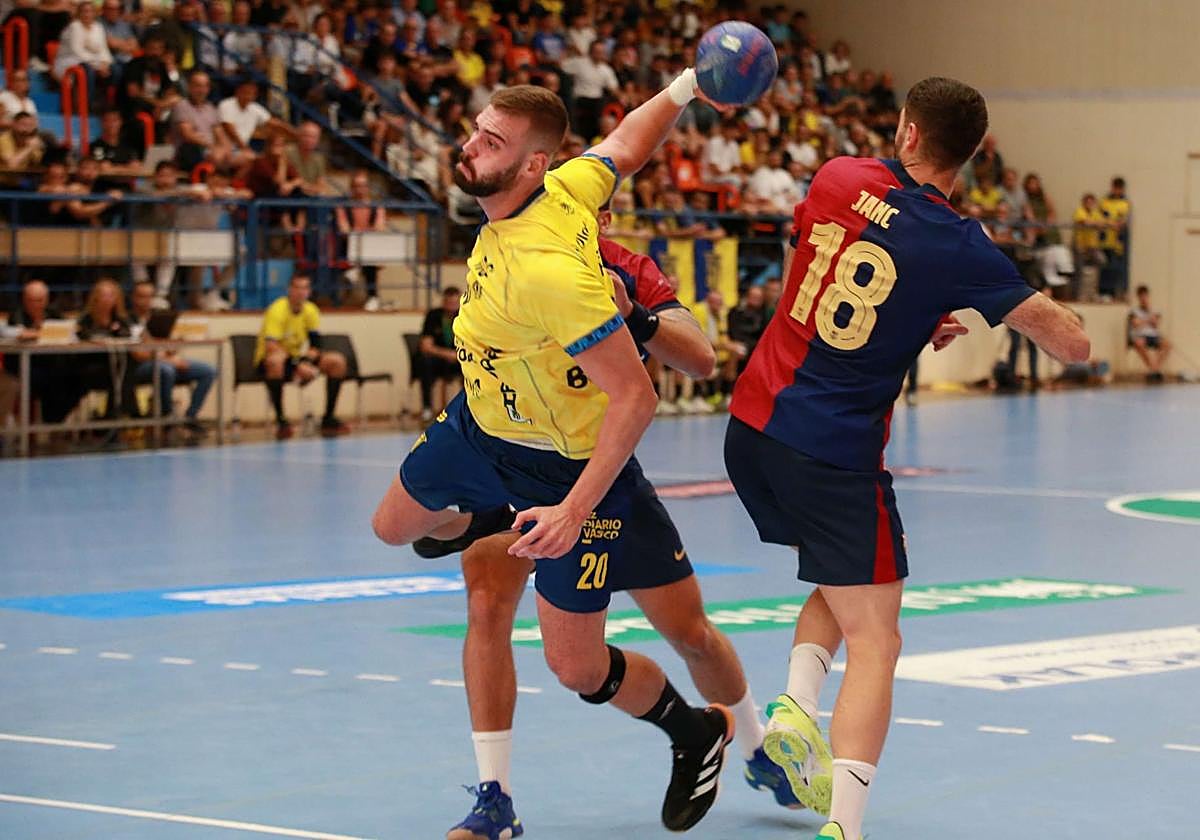 El Bidasoa Irun, a un paso de puntuar en el Palau Blaugrana