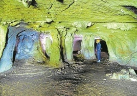 Zona de las columnas de la mítica cueva de Aitzbeltz, en el valle del Kilimon (Mendaro).