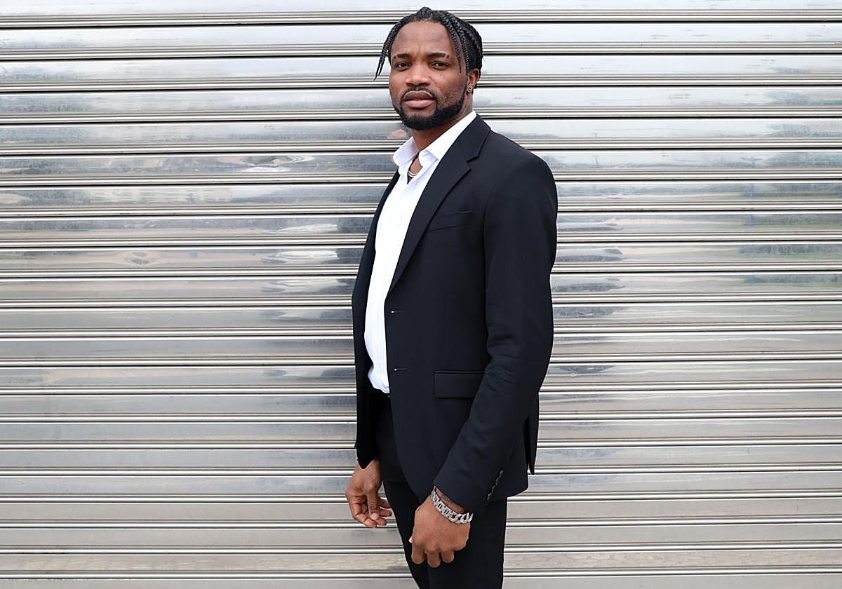 Kelvin, el músico de Uromi, ciudad de estado central Edo, en Nigeria. Su música está ya en Spotify ¿Un tema? 'Hustling Anthem'.