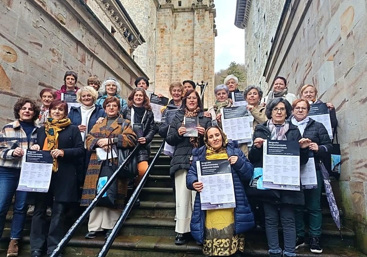 Grupos y asociaciones de mujeres en la presentación.