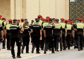 Agentes de diferentes policías municipales de Euskadi durante su estancia en Arkaute.