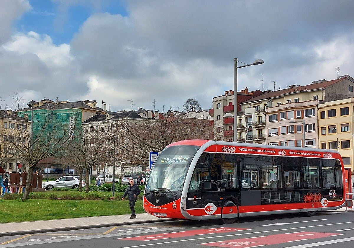 Uno de los nuevos vehículos eléctricos adquiridos en 2023 que se usan, sobre todo, en la línea de Ventas, en la que el uso se ha incrementado más de un 12%.