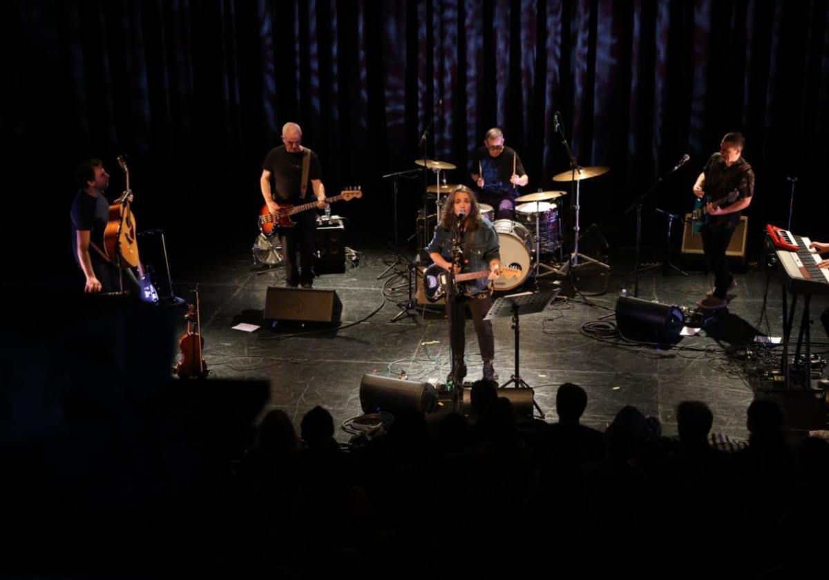 Imagen del concierto que Anari ofreció en la noche del viernes en la casa de cultura Biteri.
