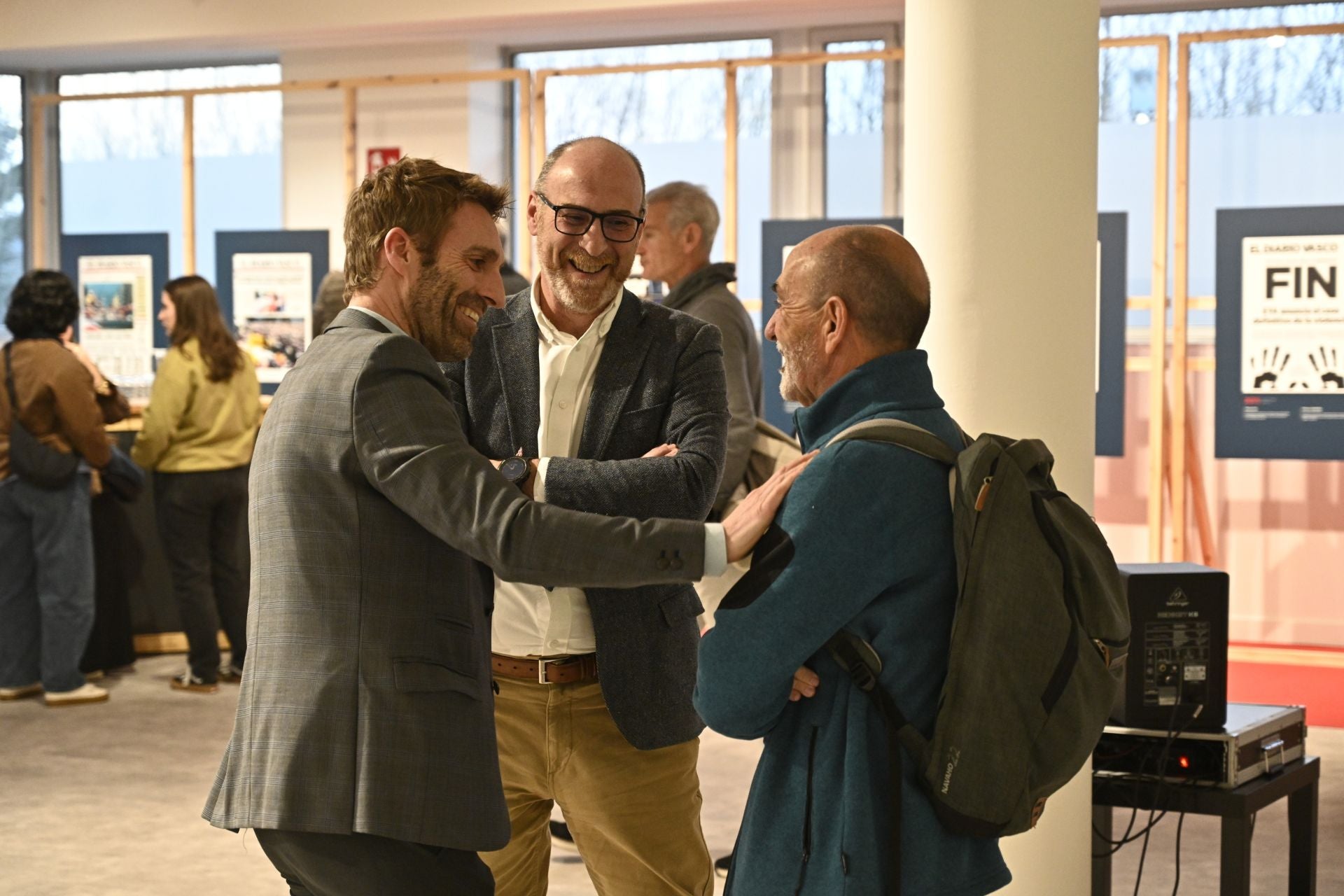Iñigo Martín, director general de El Diario Vasco, Txema Iturrioz, director comercial, y Juanma Sotillos